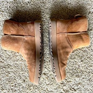 Short Chestnut UGG boots Size 8